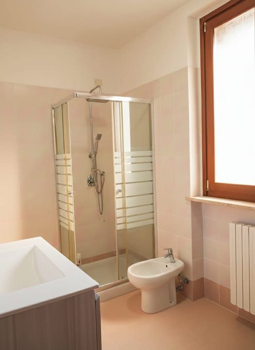  - Saronno vendesi ottimo BILOCALE con BOX