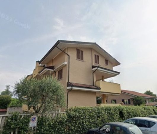 Foto principale: Caronno Pertusella vendesi TRILOCALE CON BOX
