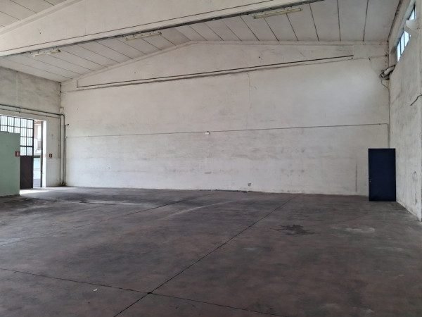 Lainate AFFITTASI  CAPANNONE MQ 480