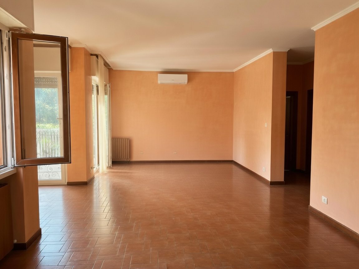 - RHO CENTRALISSIMO TRILOCALE CON BOX