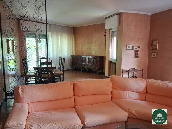 Vendita RHO CENTRALISSIMO TRILOCALE CON BOX a RHO