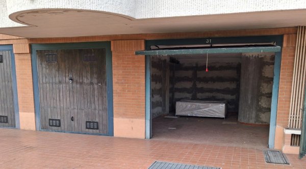 Lainate Centro – Ampio Box in Prestigioso Complesso "Domus Verde".